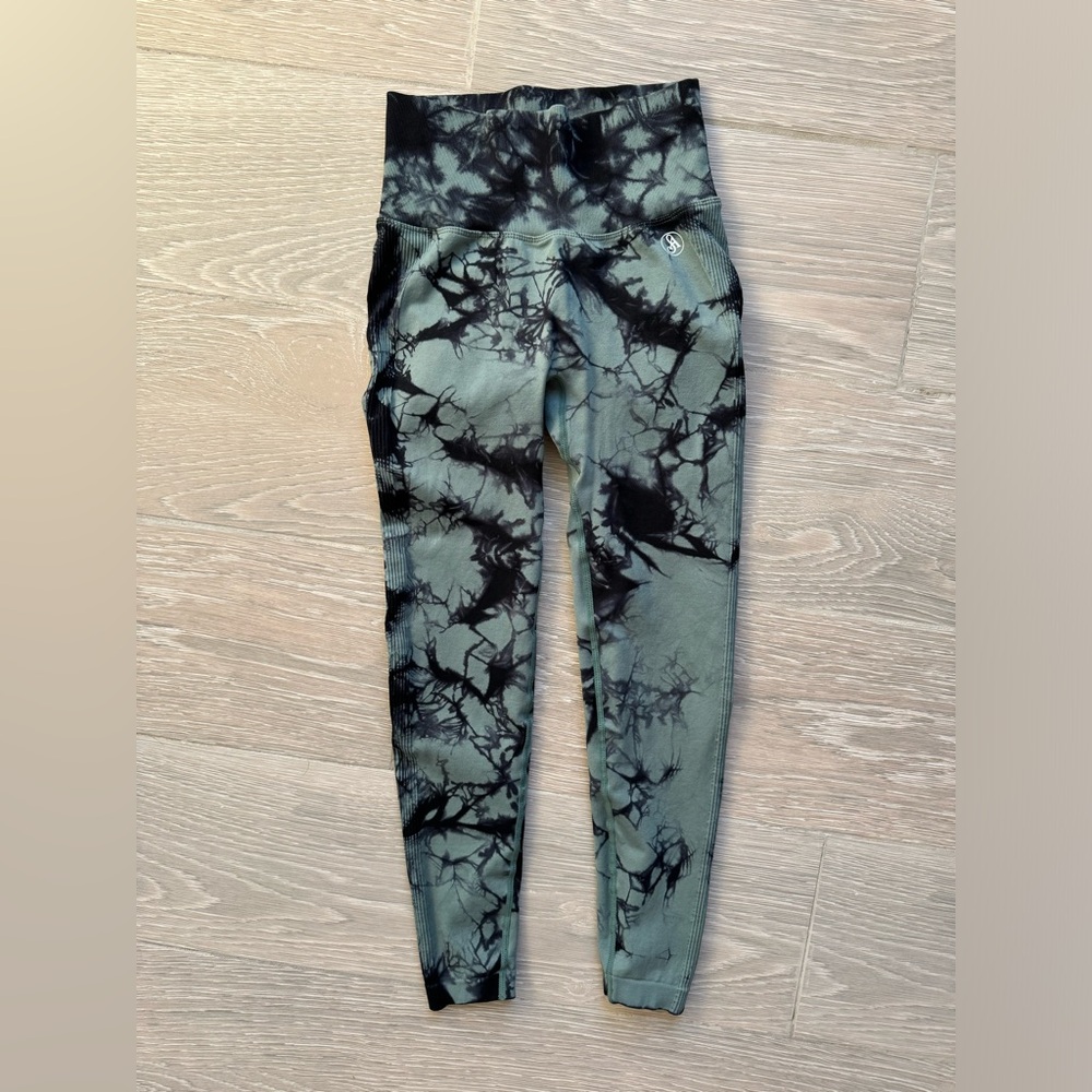 Allure Army Green Tie-Dye Leggings - Small1
Army Green Tie-Dye Leggings - Picture 2 of 5